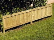 Recinzione chiusa in legno preassemblato per bordure e delimitazioni 