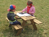 tavolino-in-legno-con-panchine-incorporate-3_o 